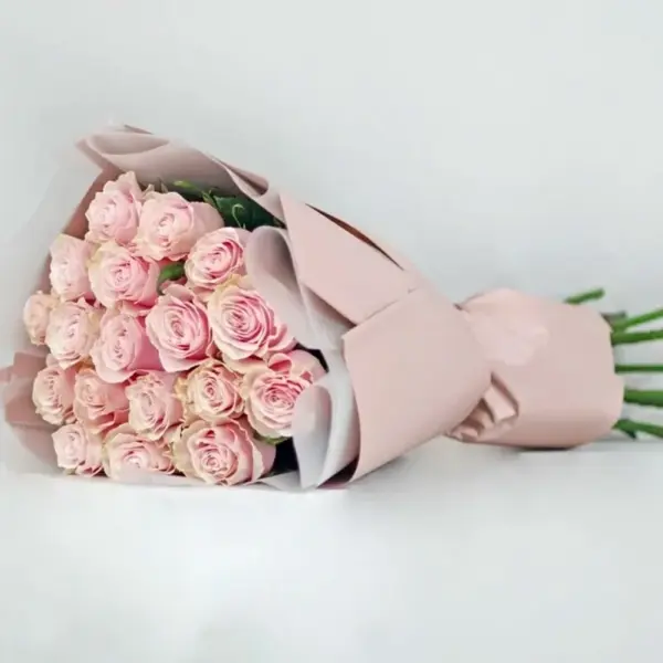 ვარდისფერი ვარდების მონო